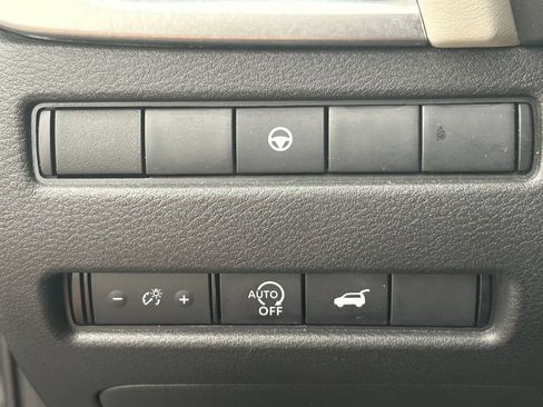 Used 2025 Nissan Rogue SV AWD/4WD image 21