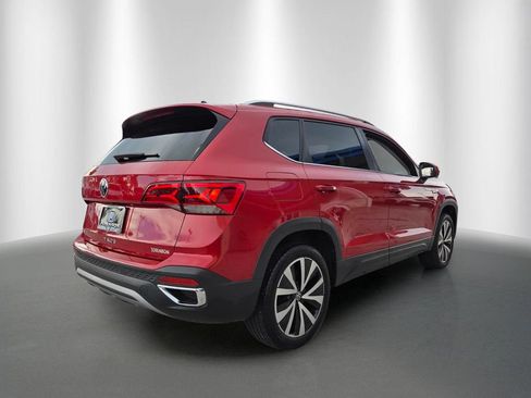 Used 2024 Volkswagen Taos SE FWD image 3