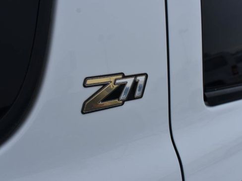 Used 2003 Chevrolet Suburban Z71 image 6