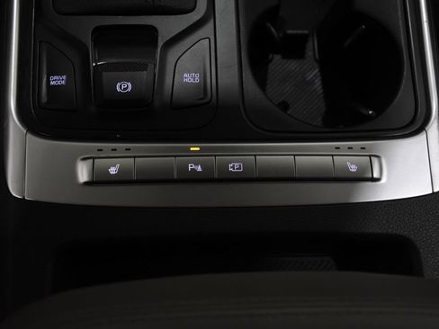 Used 2025 Kia Carnival FWD image 28