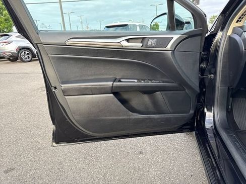 Used 2019 Ford Fusion SEL FWD image 17