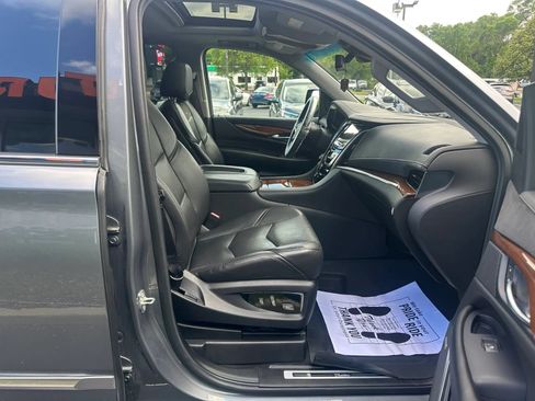 Used 2019 Cadillac Escalade Luxury AWD/4WD image 15
