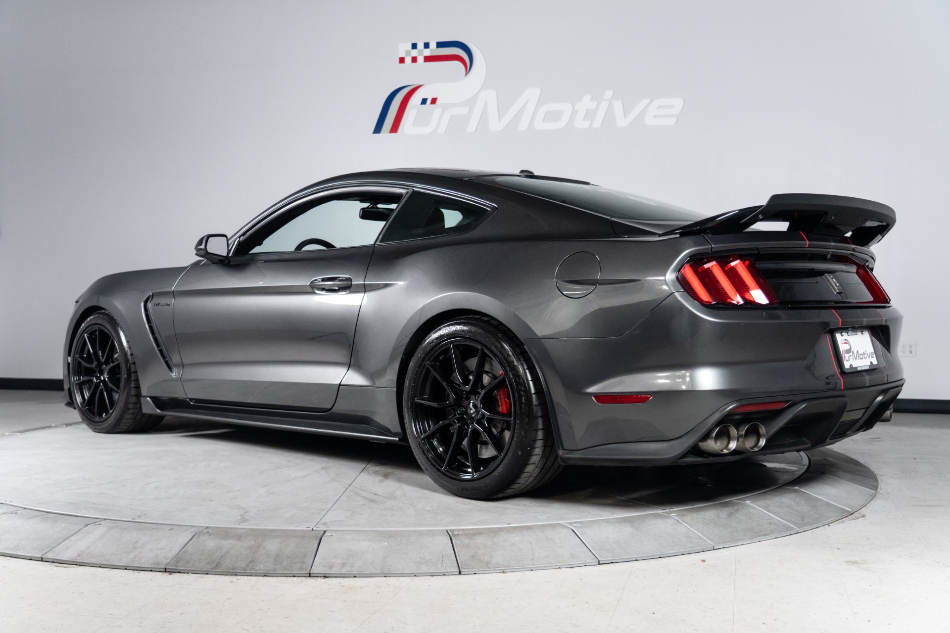 Used 2019 Ford Mustang Shelby GT350 w/ Technology Package RWD image 4