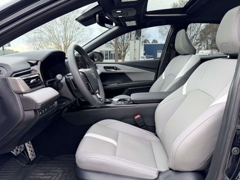 Certified 2025 Toyota Camry SE w/ Convenience Package image 20