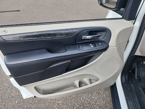 Used 2014 RAM C/V Tradesman FWD image 8