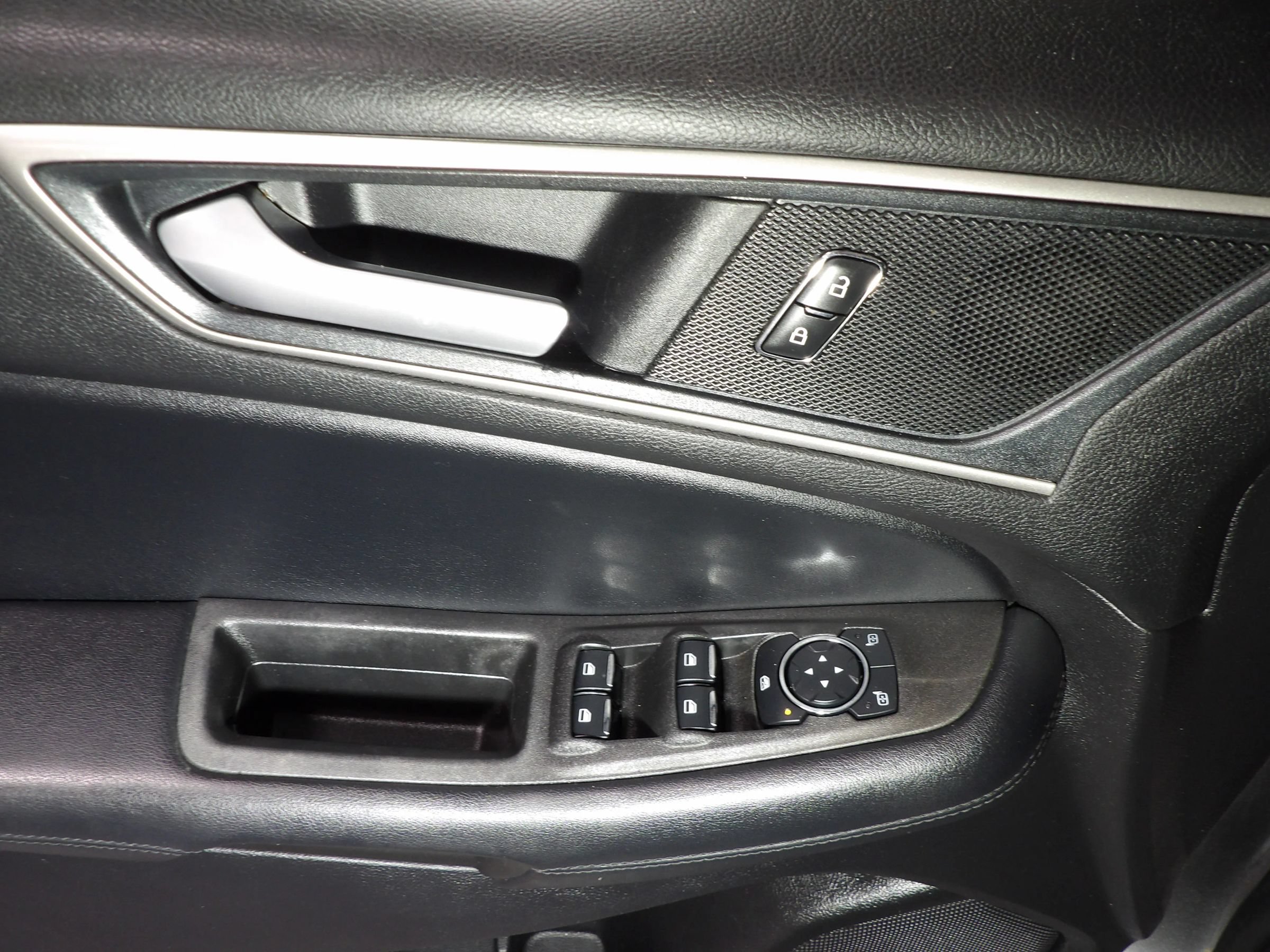 Used 2022 Ford Edge SE AWD/4WD image 9