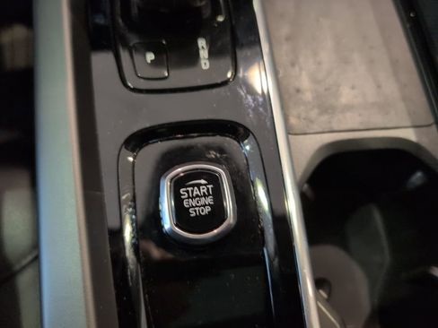 Used 2022 Volvo XC60 B5 Momentum w/ Advanced Package image 19