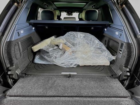 New 2025 Land Rover Range Rover SV image 27