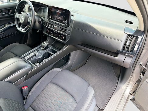 Used 2023 Nissan Pathfinder S FWD image 12