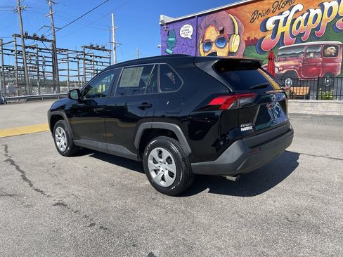 Used 2021 Toyota RAV4 LE AWD/4WD image 3