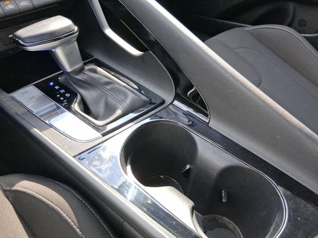 Used 2025 Hyundai Elantra SEL FWD image 24