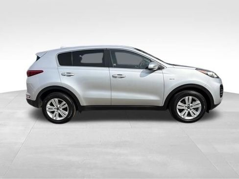 Used 2019 Kia Sportage LX image 2