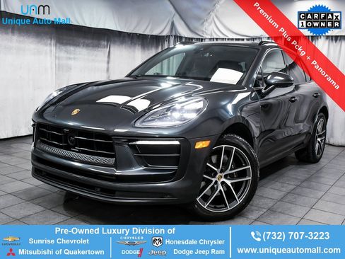 Used 2024 Porsche Macan image 1