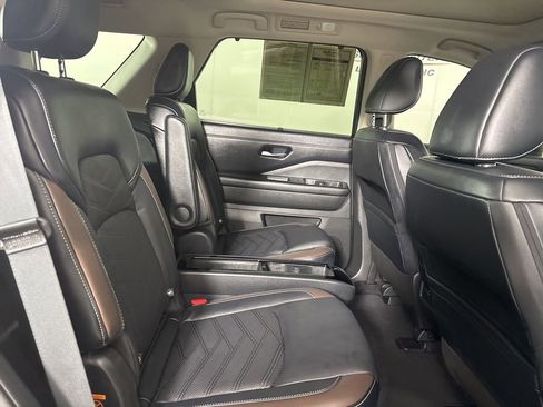 Used 2023 Nissan Pathfinder Platinum image 29