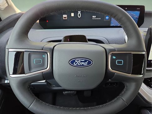 New 2025 Ford Expedition Active image 24