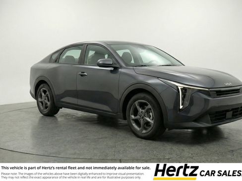 Used 2025 Kia K4 LXS image 1