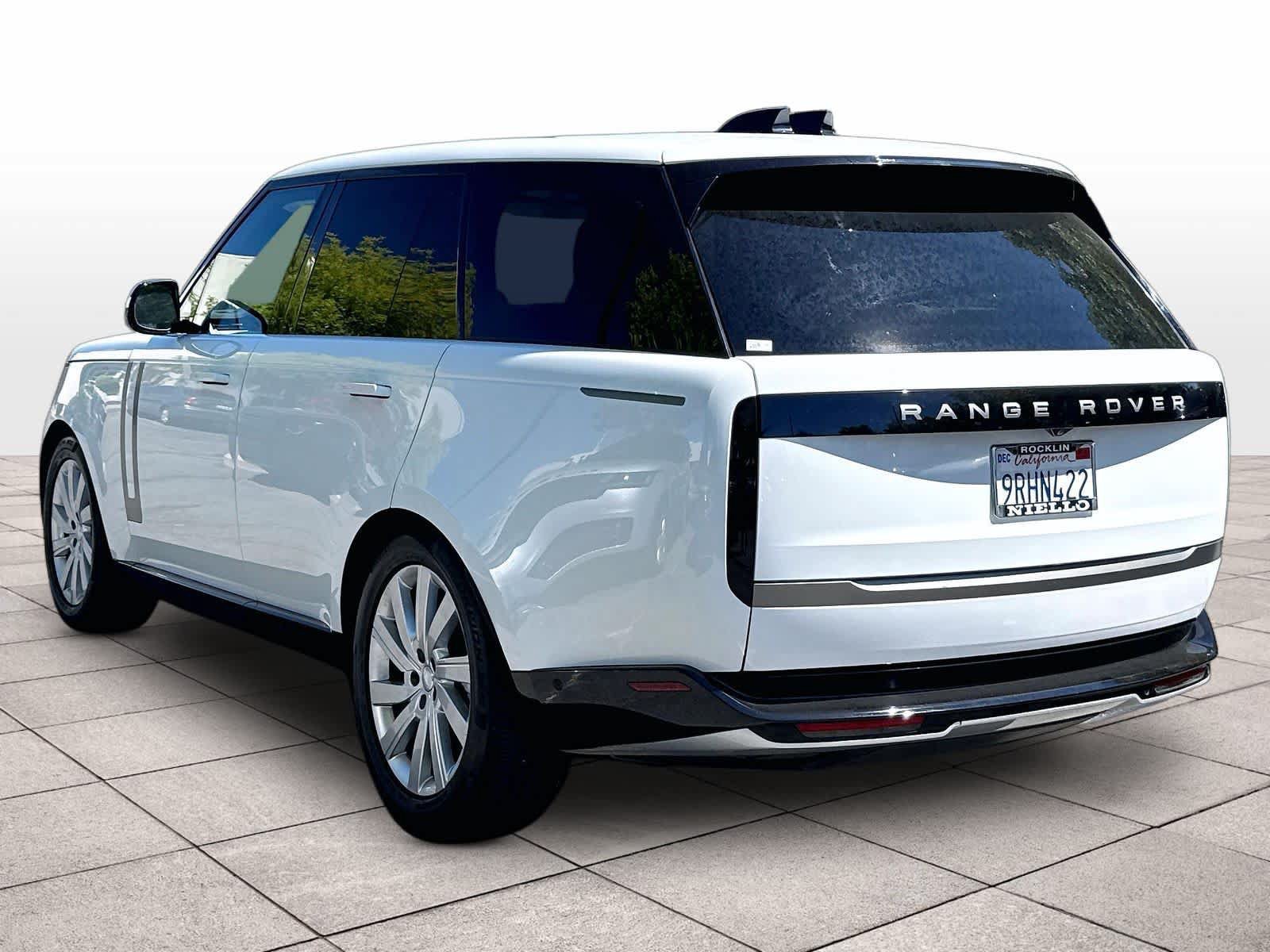 Used 2025 Land Rover Range Rover SE AWD/4WD image 16