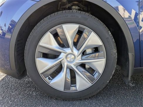 Used 2023 Tesla Model Y Long Range image 14