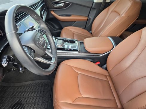 Used 2022 Audi Q8 Premium image 10