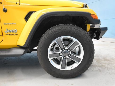 Used 2020 Jeep Wrangler Unlimited Sahara AWD/4WD image 36