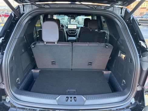 Used 2025 Ford Explorer Platinum image 19