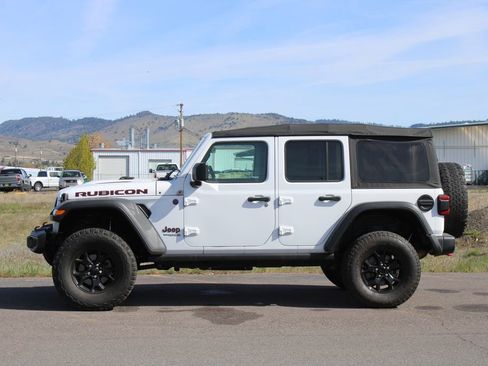Used 2018 Jeep Wrangler Unlimited Rubicon AWD/4WD image 3