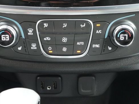 Used 2023 Chevrolet Traverse LT FWD image 22