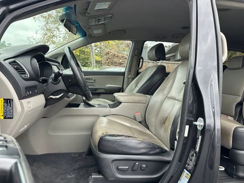 Used 2019 Kia Sedona EX FWD image 8