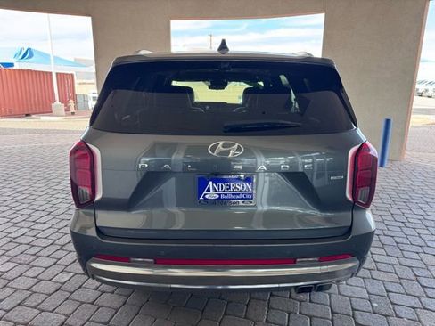 Used 2024 Hyundai Palisade Calligraphy image 4