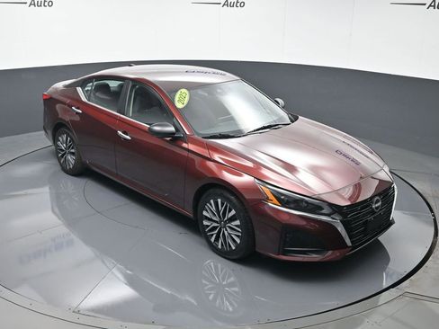 Used 2025 Nissan Altima 2.5 SV image 44