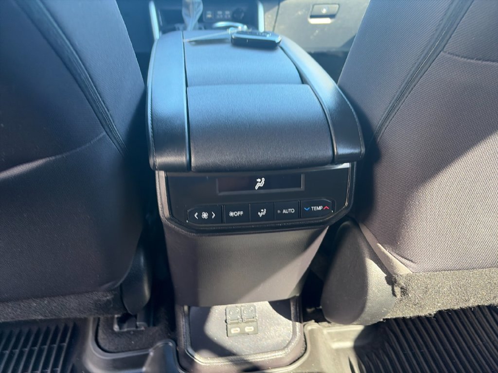 Used 2023 Toyota Highlander LE FWD image 15