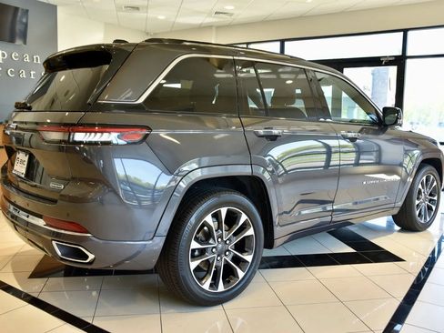 Used 2023 Jeep Grand Cherokee Overland w/ Luxury Tech Group IV AWD/4WD image 6