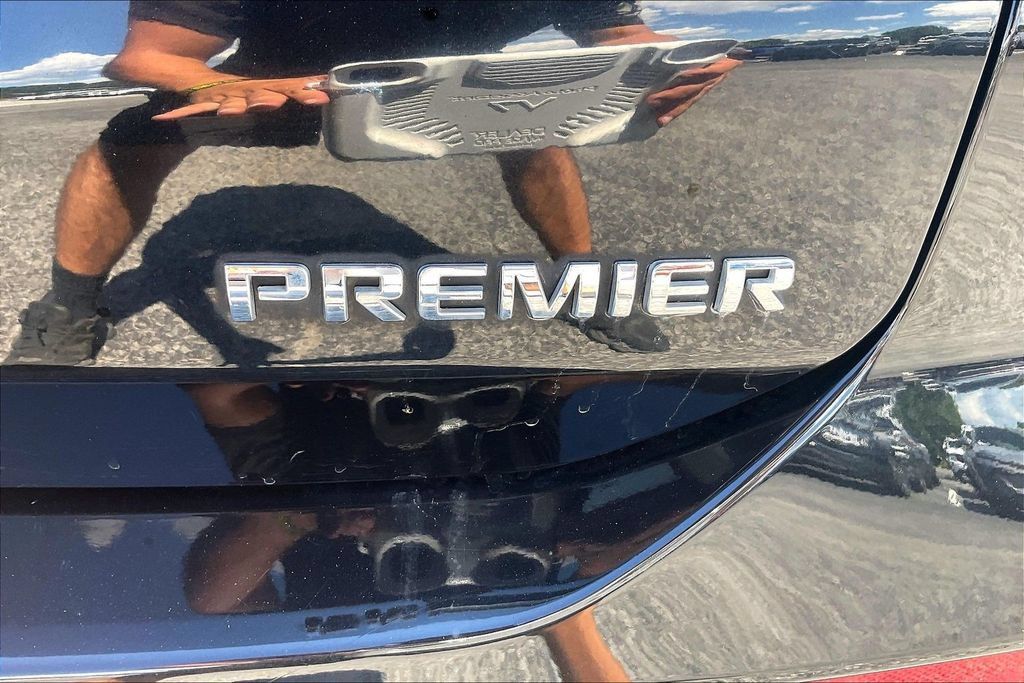 Used 2020 Chevrolet Equinox Premier FWD image 24