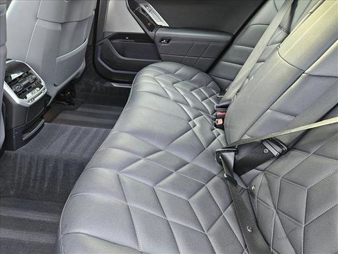 Used 2025 BMW 740i xDrive image 19