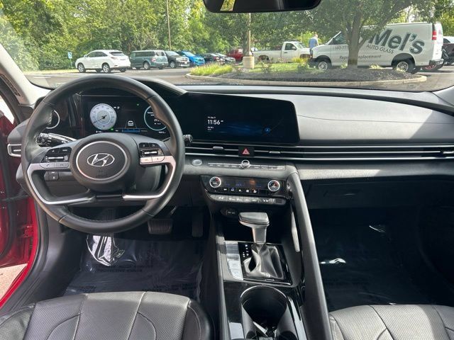 Used 2022 Hyundai Elantra Limited FWD image 14