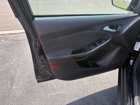 Used 2016 Ford Focus SE w/ Equipment Group 201A FWD image 22