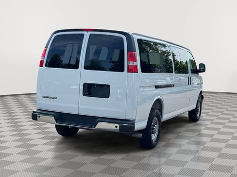 Used 2025 Chevrolet Express 3500 LT w/ LT Preferred Equipment Group RWD image 4