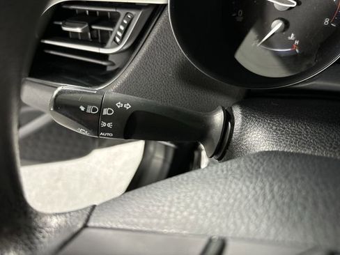 Used 2019 Toyota C-HR LE image 15