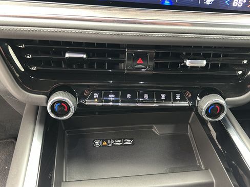 Used 2025 Chevrolet Tahoe LT AWD/4WD image 16