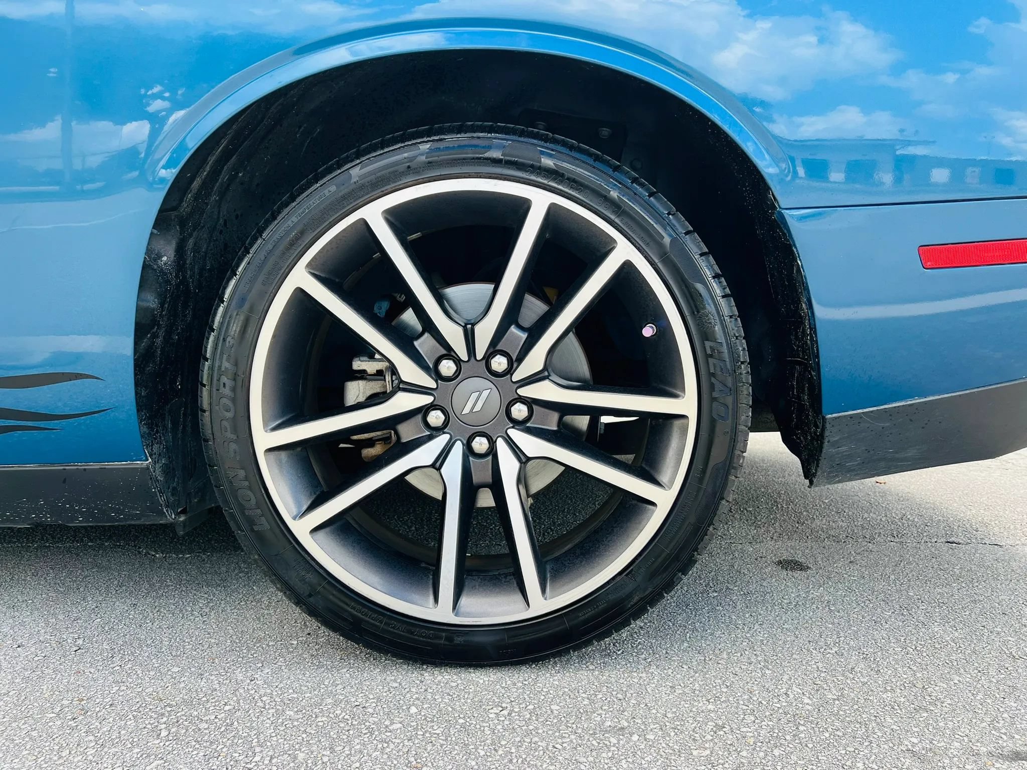 Used 2023 Dodge Challenger R/T RWD image 9