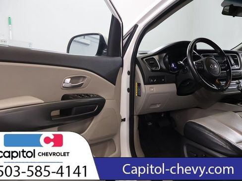 Used 2019 Kia Sedona EX FWD image 9