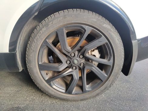 Used 2023 Land Rover Discovery S R-Dynamic image 12