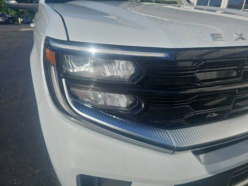 Used 2025 Ford Expedition Max Platinum AWD/4WD image 7