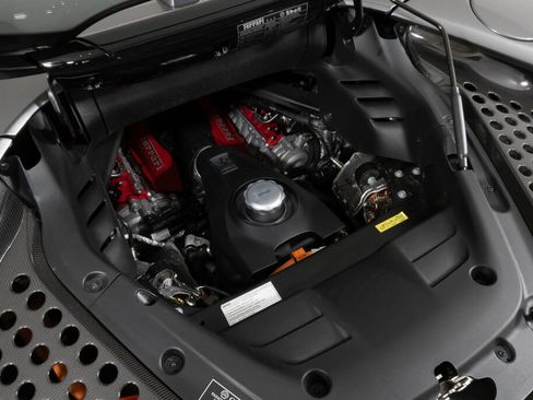 Used 2022 Ferrari SF90 Spider image 21