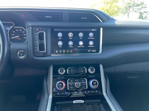 Used 2021 GMC Yukon XL Denali w/ Denali Premium Package AWD/4WD image 12