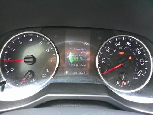 Used 2020 Toyota RAV4 LE image 21