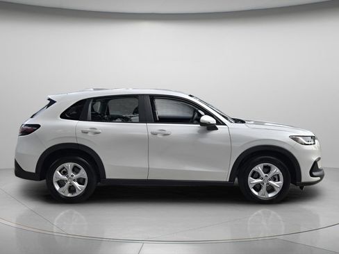 Certified 2025 Honda HR-V LX image 3