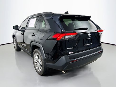 Used 2023 Toyota RAV4 XLE Premium image 8