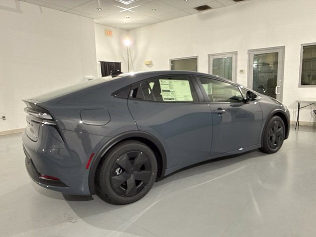 New 2026 Toyota Prius Plug-In Hybrid FWD image 13