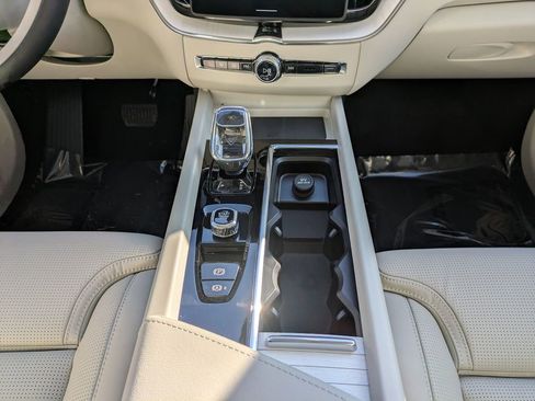 New 2026 Volvo XC60 B5 Ultra w/ Protection Package Premier AWD/4WD image 18